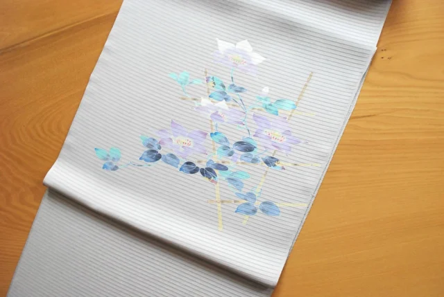 正絹本加賀友禅振袖 金沢ゑり虎 黄支子色 四季の花 金駒刺繍 箔押 正絹本加賀友禅振袖 金沢ゑり虎 黄支子色 四季の花 金駒刺繍